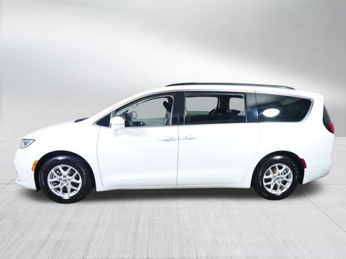 Used 2022 Chrysler Pacifica Touring-L FWD image 4