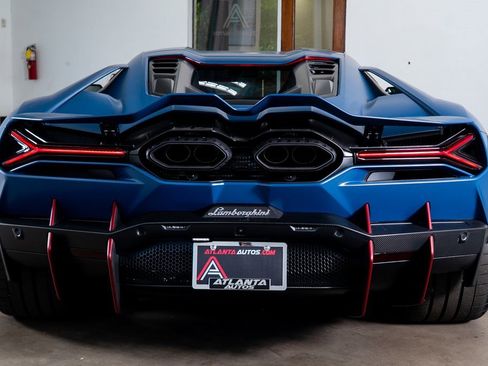 Used 2024 Lamborghini Revuelto image 10