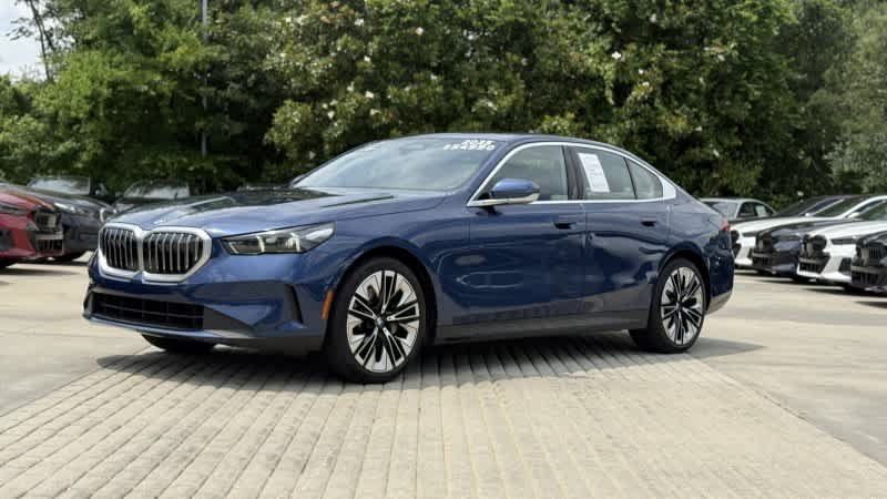 Used 2025 BMW 530i RWD image 1