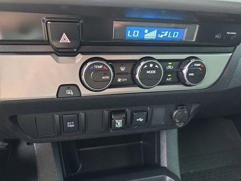 Used 2022 Toyota Tacoma SR5 image 26