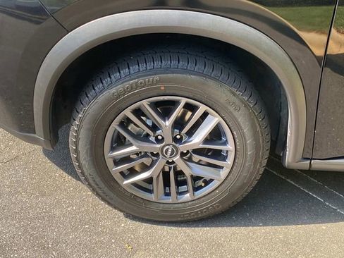 Used 2023 Nissan Rogue S image 6