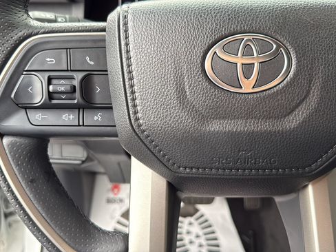 Used 2025 Toyota 4Runner SR5 RWD image 16