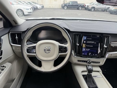 Used 2017 Volvo S90 T6 Momentum w/ Vision Package image 15