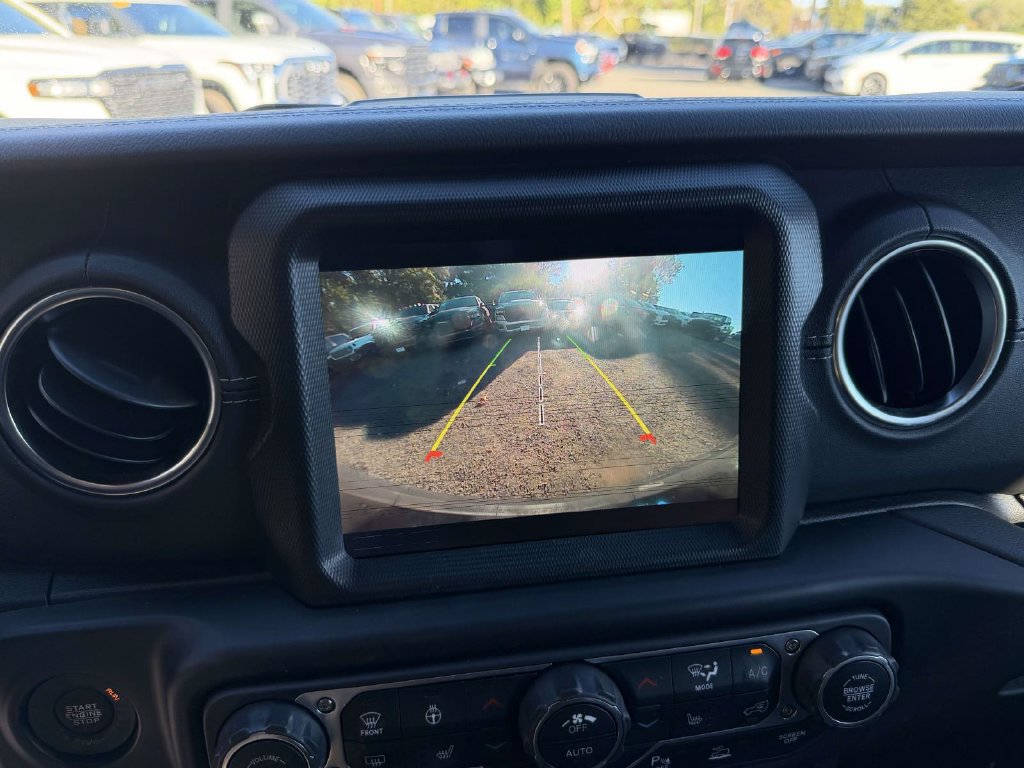 Used 2023 Jeep Wrangler Unlimited Sahara w/ Cold Weather Group AWD/4WD image 18