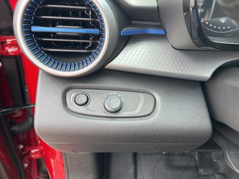 New 2026 Chevrolet Trax LS w/ LS Convenience Package FWD image 19