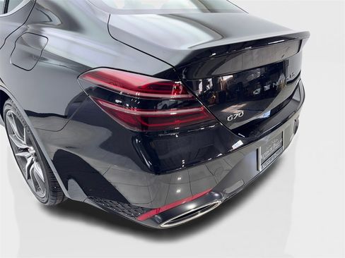 Used 2025 Genesis G70 2.5T image 19