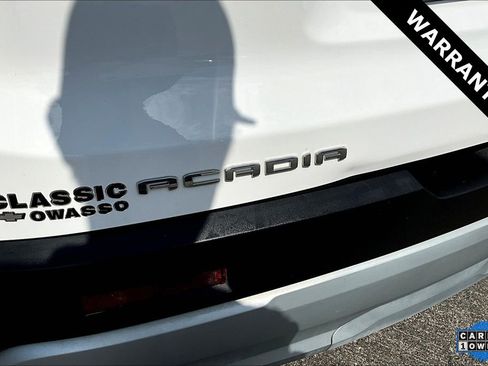 Used 2023 GMC Acadia SLE image 23