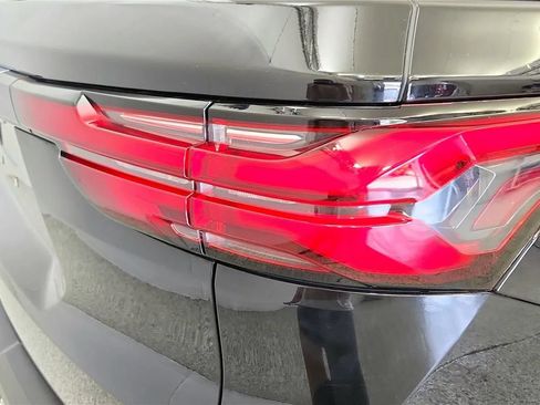 Used 2023 Chevrolet Traverse LT FWD image 15