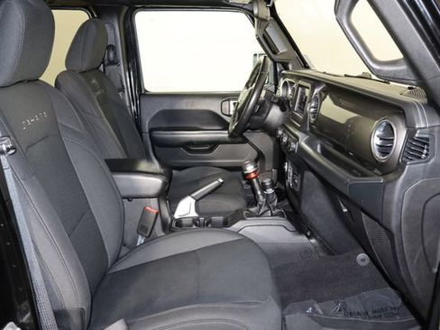 Used 2018 Jeep Wrangler Unlimited Sahara AWD/4WD image 17