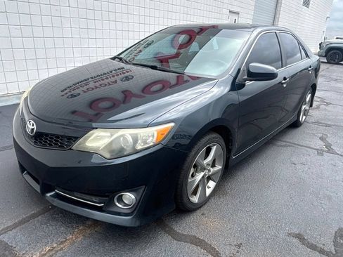 Used 2014 Toyota Camry SE FWD image 1