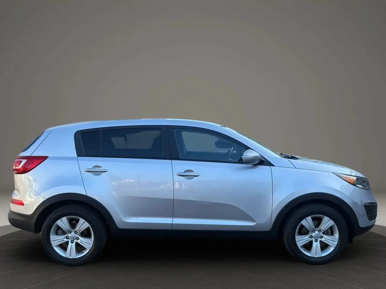 Used 2013 Kia Sportage LX FWD image 2