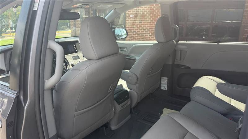 Used 2018 Toyota Sienna XLE w/ XLE Navigation Package FWD image 25