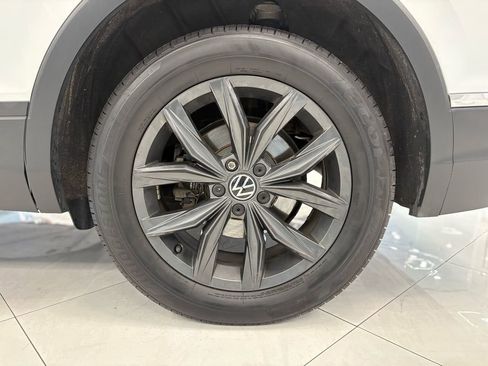 Used 2024 Volkswagen Tiguan SE image 42