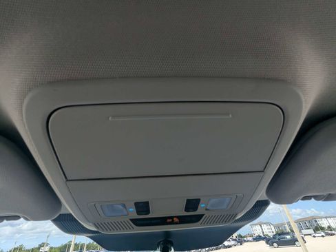 Used 2025 Ford Explorer Active w/ Active Comfort Package RWD image 31
