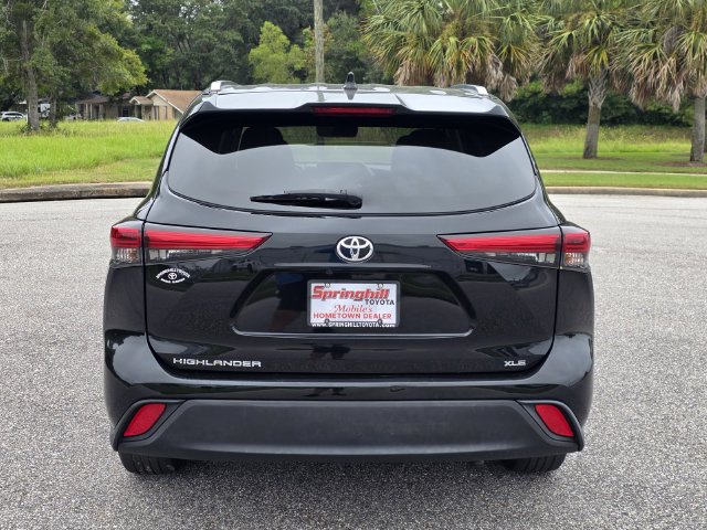 Used 2021 Toyota Highlander XLE FWD image 3