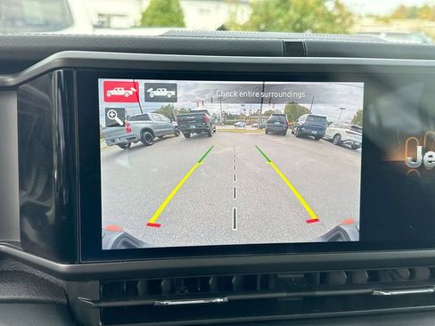 Used 2024 Jeep Gladiator Mojave w/ Technology Group image 14