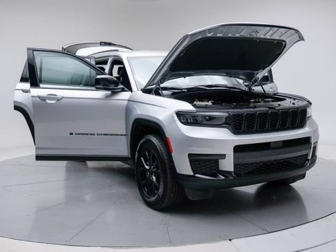 Used 2024 Jeep Grand Cherokee L Laredo AWD/4WD image 16