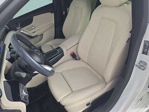 Used 2025 Mercedes-Benz CLA 250 image 12