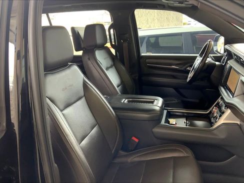 Used 2021 GMC Yukon XL Denali w/ Denali Premium Package image 9