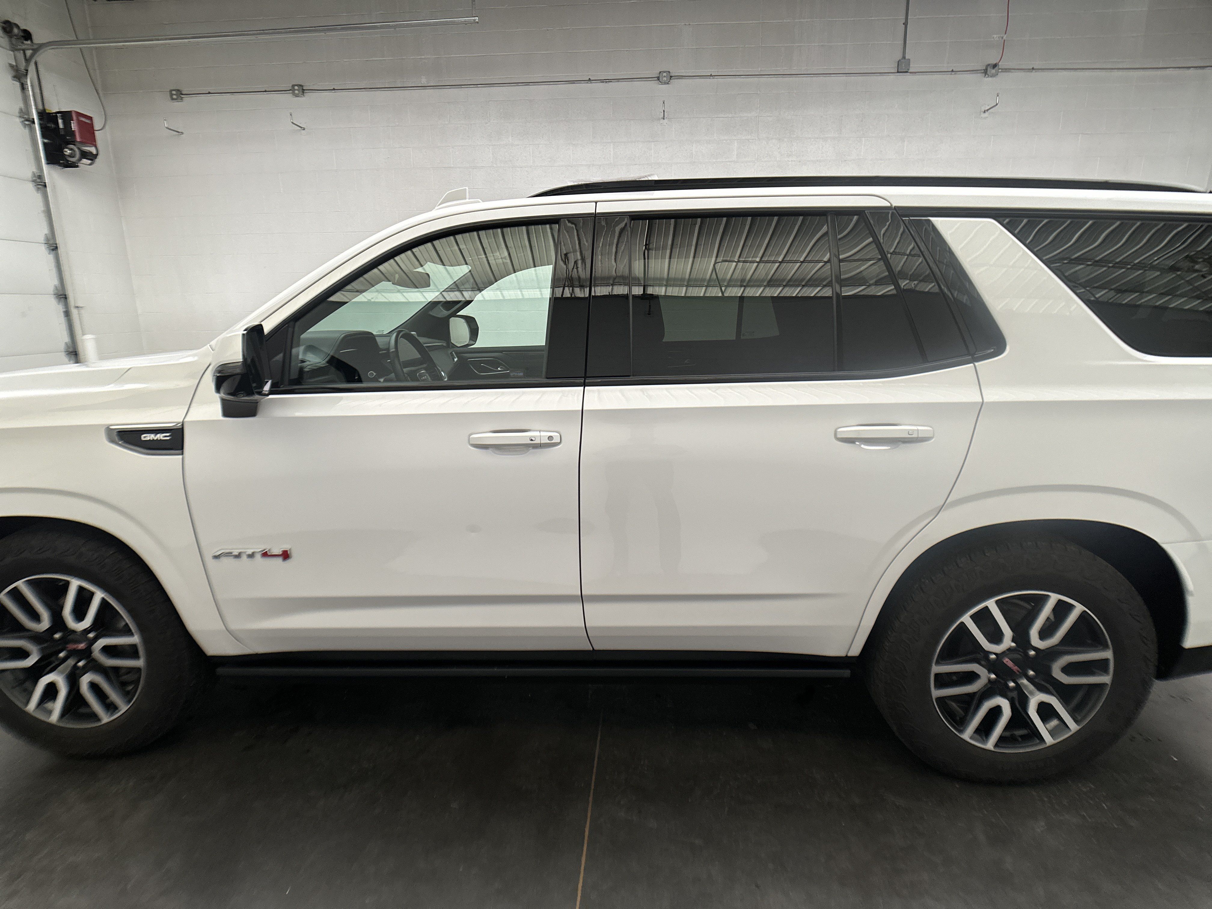 Used 2023 GMC Yukon AT4 w/ AT4 Premium Plus Package AWD/4WD image 7
