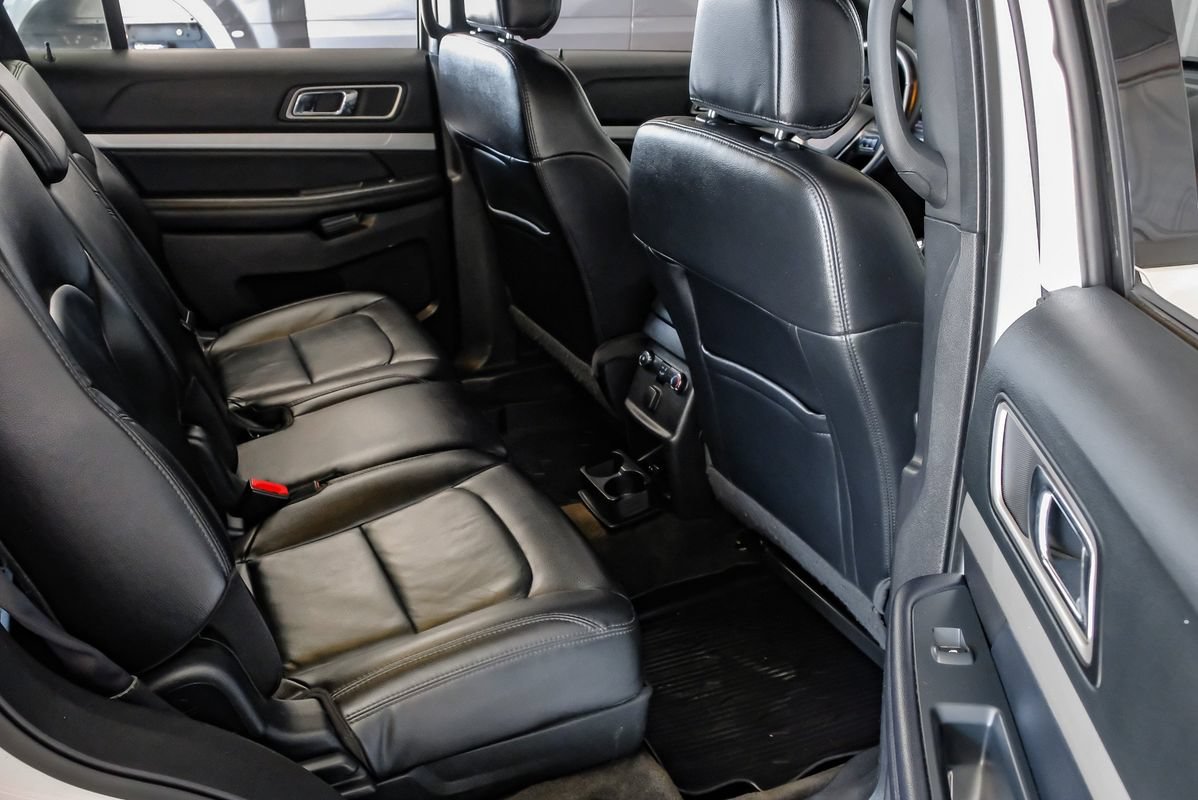 Used 2017 Ford Explorer XLT w/ Equipment Group 202A FWD image 34