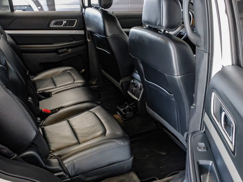 Used 2017 Ford Explorer XLT w/ Equipment Group 202A FWD image 34