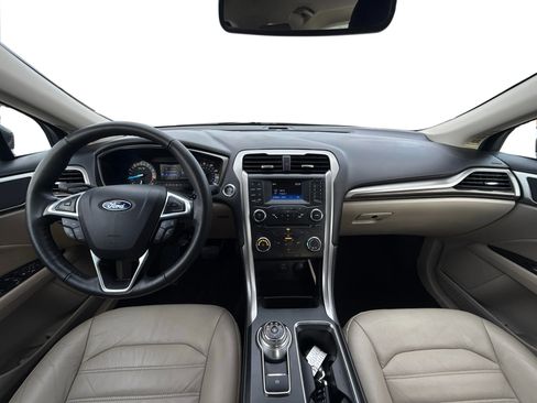 Used 2017 Ford Fusion SE image 23