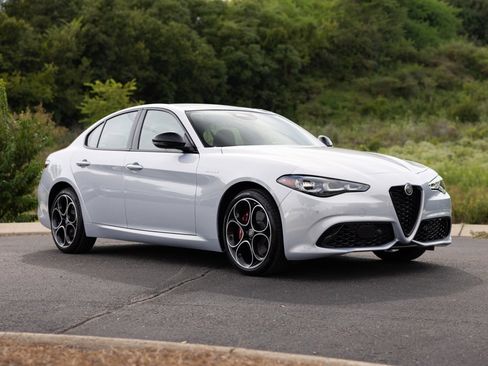 New 2025 Alfa Romeo Giulia image 11