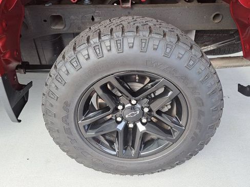 Used 2021 Chevrolet Silverado 1500 LT Trail Boss w/ LPO, Dark Essentials Package AWD/4WD image 38