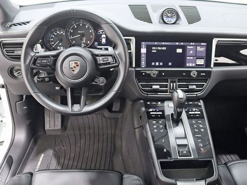 Used 2023 Porsche Macan Turbo image 13