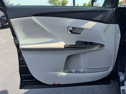 Used 2013 Toyota Venza LE image 15
