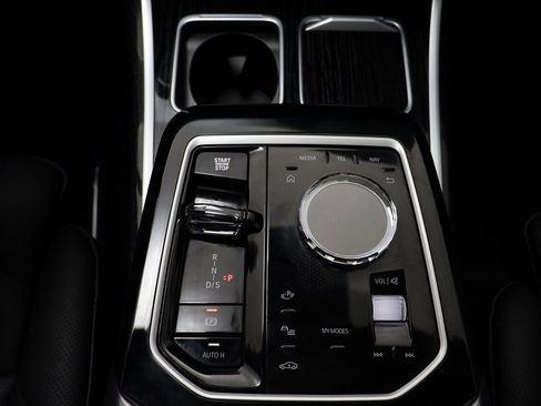 Certified 2025 BMW 740i xDrive w/ Premium Package image 12