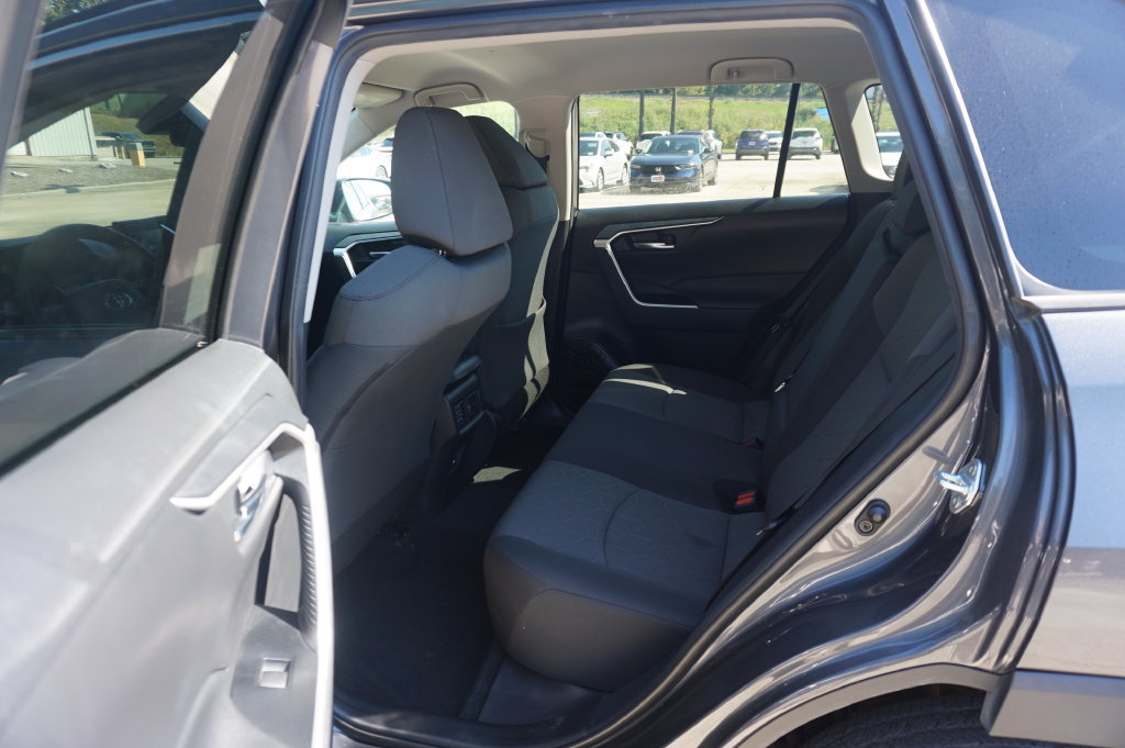 Used 2021 Toyota RAV4 XLE FWD image 15