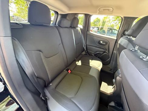 Used 2020 Jeep Renegade Altitude AWD/4WD image 24