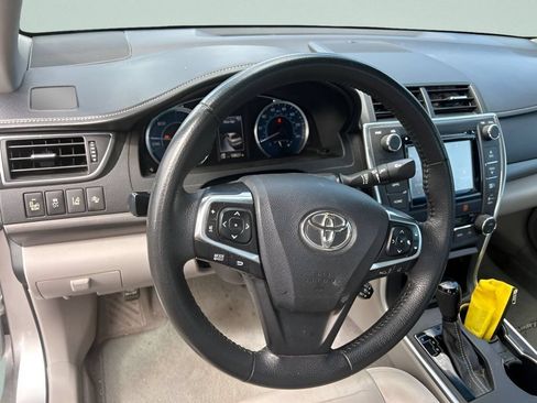 Used 2017 Toyota Camry XLE w/ Moonroof Package FWD image 19