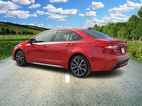 Used 2021 Toyota Corolla SE image 3