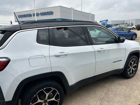 Used 2025 Jeep Compass Limited AWD/4WD image 11