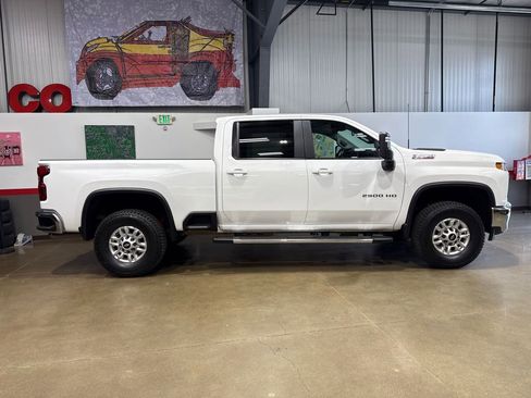 Used 2023 Chevrolet Silverado 2500 LT w/ Convenience Package image 4