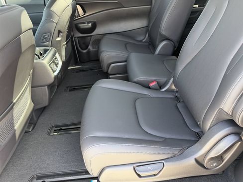 New 2026 Kia Carnival SX w/ SX Dark Edition Package FWD image 19