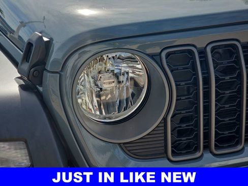 Used 2025 Jeep Wrangler Sport image 32