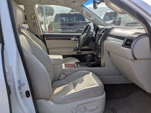 Used 2014 Lexus GX 460 image 25