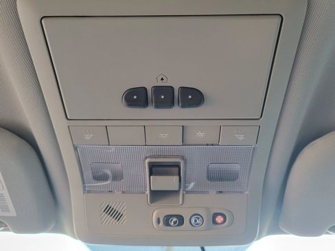 Used 2012 Chevrolet Captiva Sport LT w/ Convenience Package FWD image 27