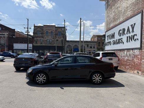 Used 2017 Volkswagen Jetta SE FWD image 5