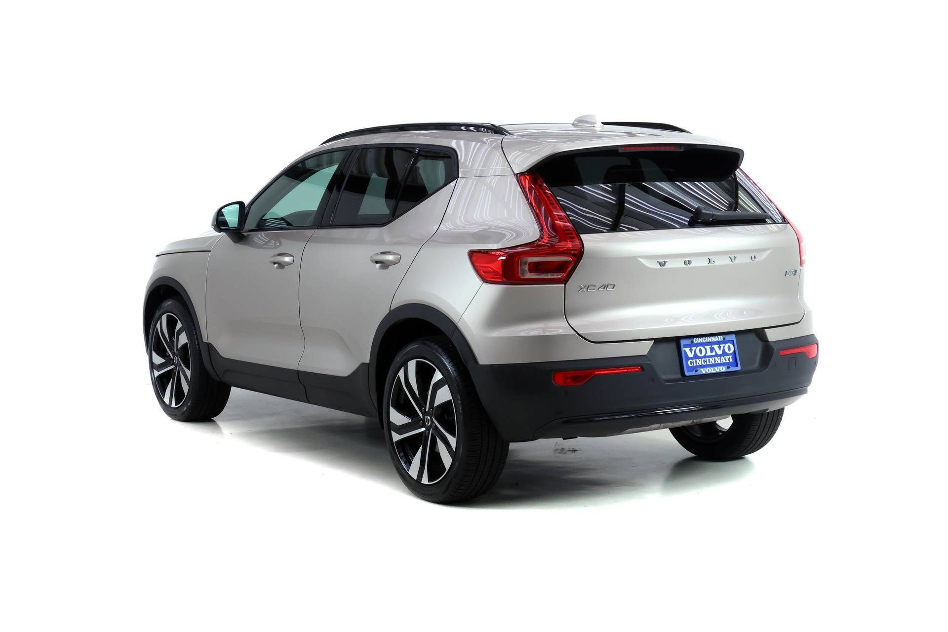 Certified 2024 Volvo XC40 B5 Ultimate w/ Protection Package Premier AWD/4WD image 5
