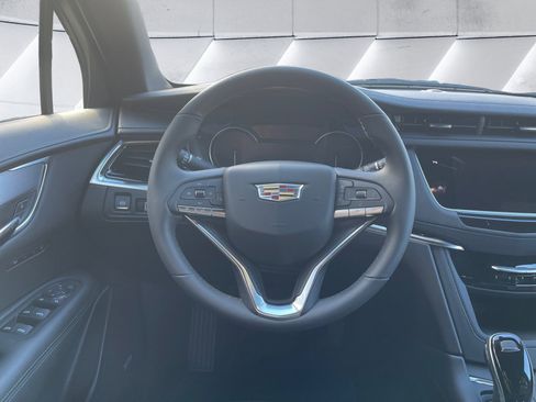 New 2025 Cadillac XT6 Luxury image 13