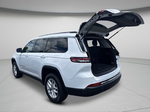 Used 2023 Jeep Grand Cherokee L Laredo AWD/4WD image 7