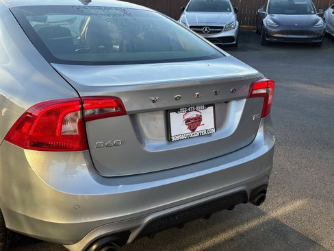 Used 2018 Volvo S60 T5 Dynamic image 8