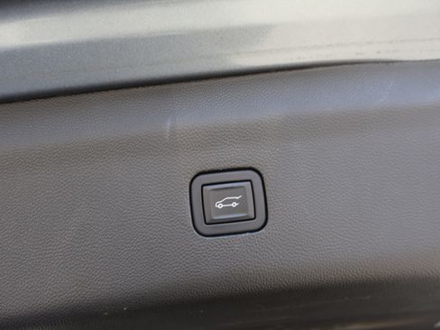 Used 2023 Buick Enclave Essence w/ Experience Buick Package image 21