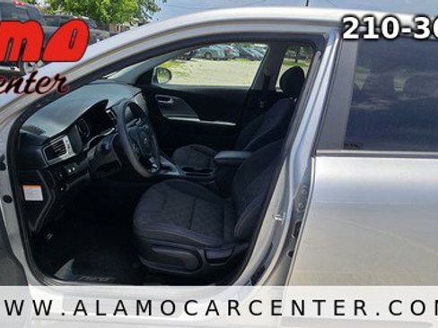 Used 2019 Kia Niro FE FWD image 28