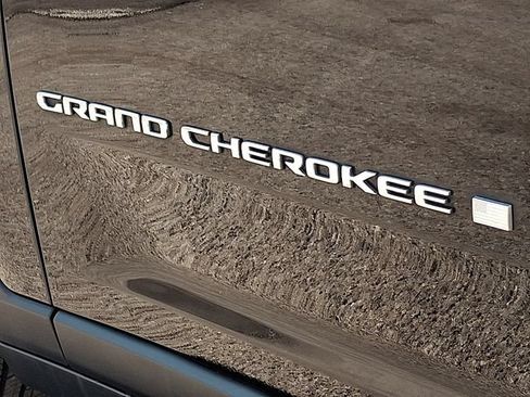 Used 2022 Jeep Grand Cherokee L Limited AWD/4WD image 30
